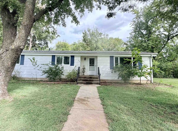 304 S Valley, Eureka, KS 67045
