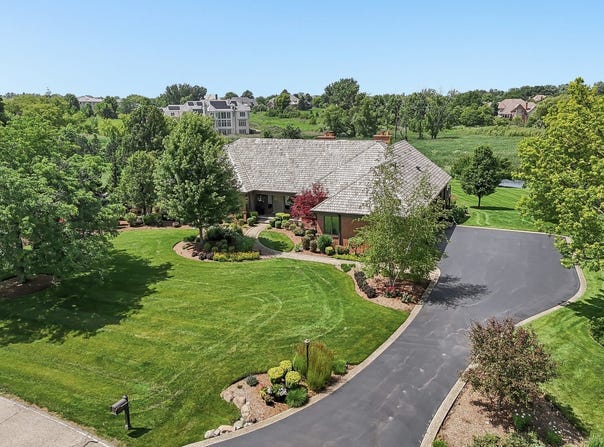 1960 Abbotsford Drive, Inverness, IL 60010