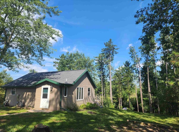 E2024 WALETTA Drive, WAUPACA, WI 54981