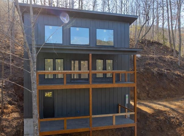 405 Oak Creek Road, Franklin, NC 28734