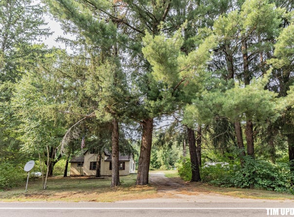 5924 E Sternberg Road, Fruitport, MI 49415