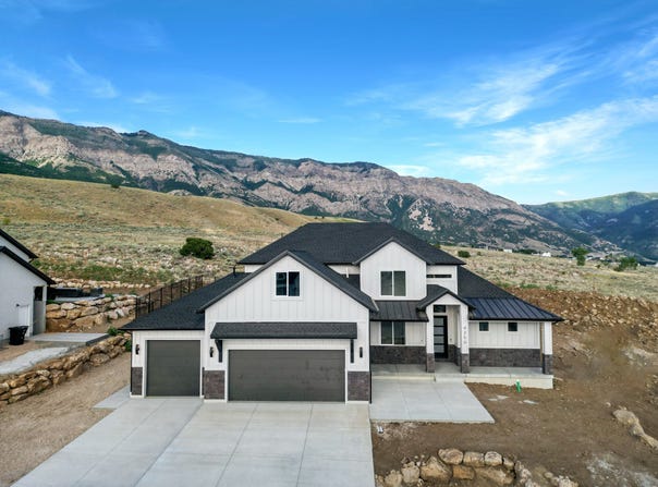 172 E 4100 St N, North Ogden, UT 84414