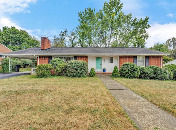 3634 Larson Ln, Roanoke, VA 24018