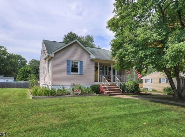 414 S Madison Ave, Dunellen Boro, NJ 08812-1526