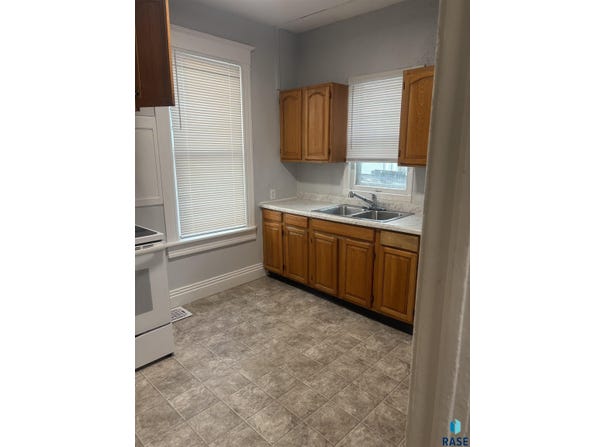 605 S Spring Ave, Sioux Falls, SD 57104