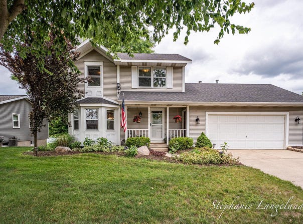1511 Springbrook Drive, Jenison, MI 49428