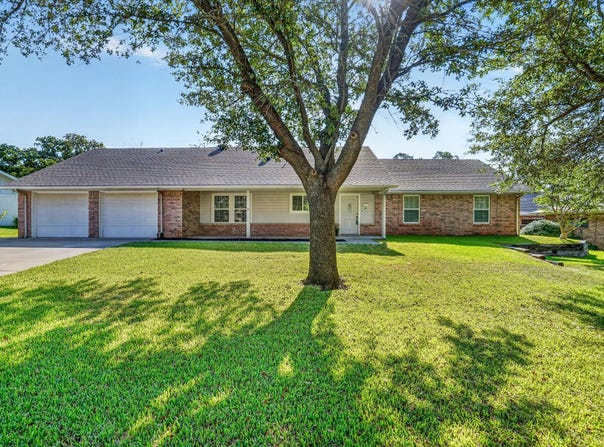 215 Mistletoe Lane, Keene, TX 76059