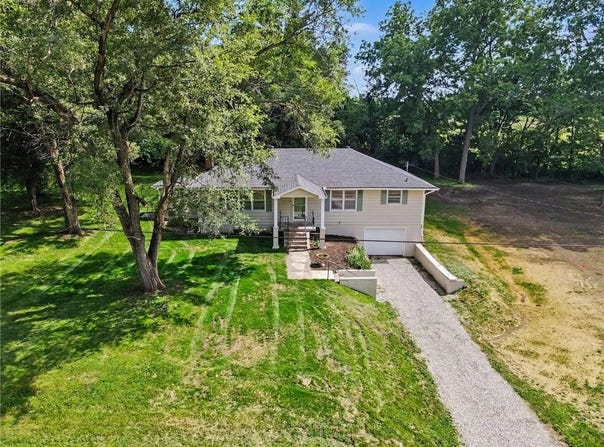 339 W Oak Street, Trimble, MO 64492