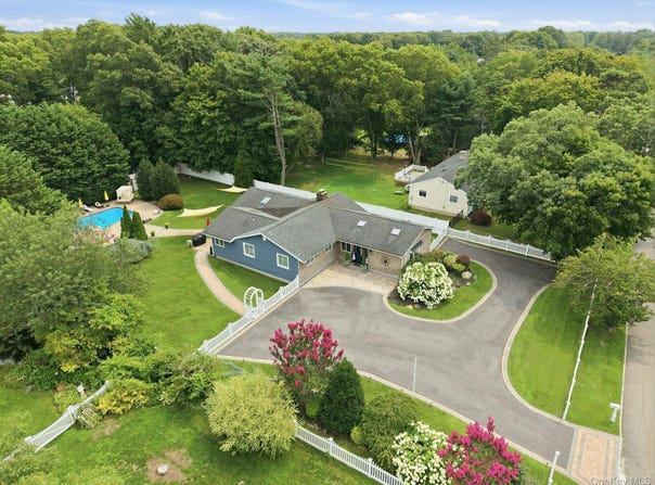 703 Lincoln Avenue, Sayville, NY 11782