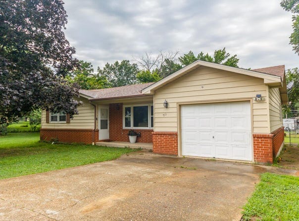 711 E National Avenue, Richland, MO 65556