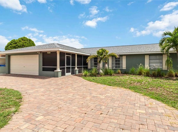 1004 SPINDLE PALM Way, APOLLO BEACH, FL 33572