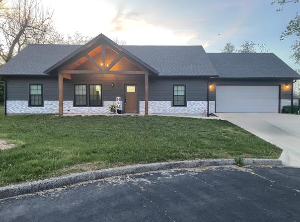803 Robin Road, Mountain Grove, MO 65711