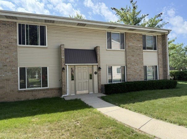 1755 Robin Lane, Hoffman Estates, IL 60194