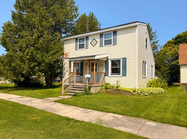 299 McCann St, St. Ignace, MI 49781