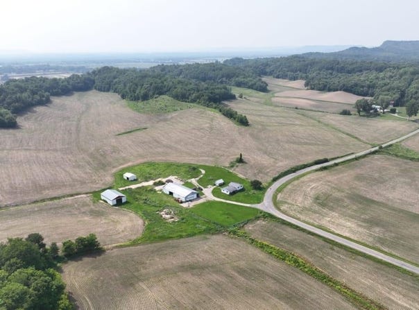 1000 Glomstad Rd, Holmen, WI 54636