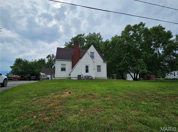 1009 St Louis, Sparta, IL 62286