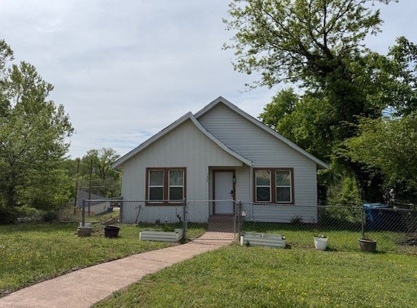 1400 W Chestnut, Denison, TX 75021