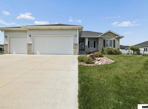 1426 E 9th Street, Hickman, NE 68372