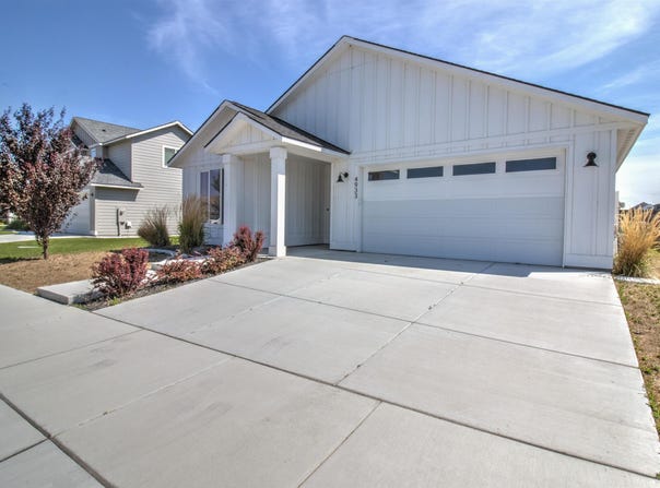 4933 White Dr, Richland, WA 99352