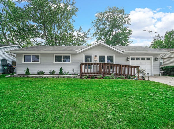 741 Surrey Drive, Streamwood, IL 60107
