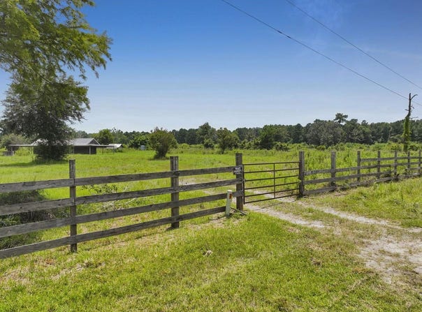 386 CR 784, Buna, TX 77612