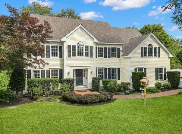 27 Morningside Drive, Topsfield, MA 01983