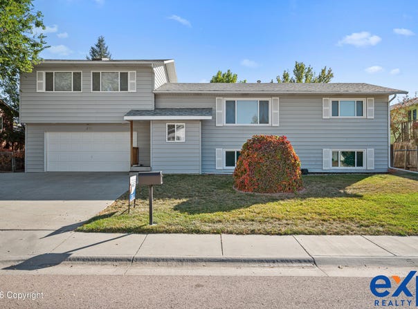 2305 Birch Ave, Gillette, WY 82718