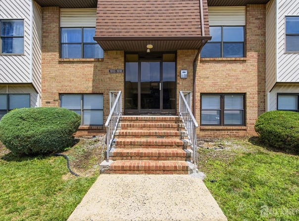 1913 Raspberry Court, Edison, NJ 08817