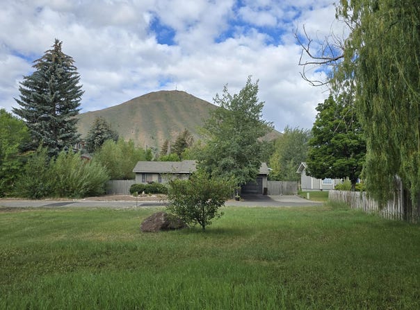 1200 Baldy View Dr, Hailey, ID 83333