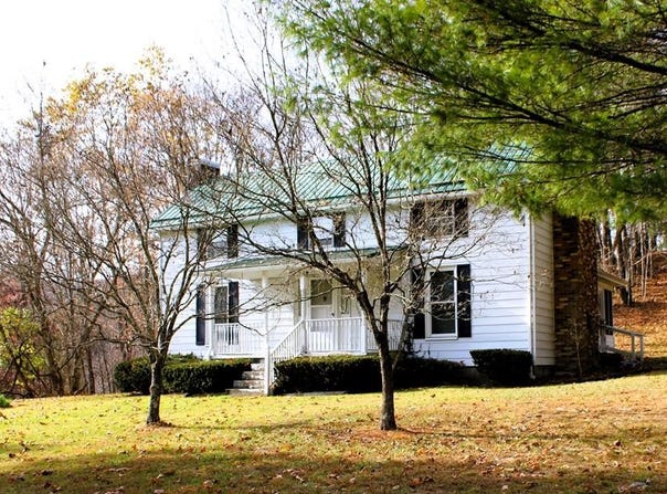 492 Daw Road, Raven, VA 24639
