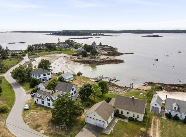 1 Fish Point Road, Bristol, ME 04554