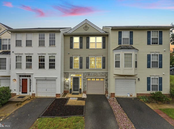 35872 DEVON PARK Square, ROUND HILL, VA 20141