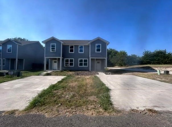 533-535 E Ball Street, Tom Bean, TX 75489