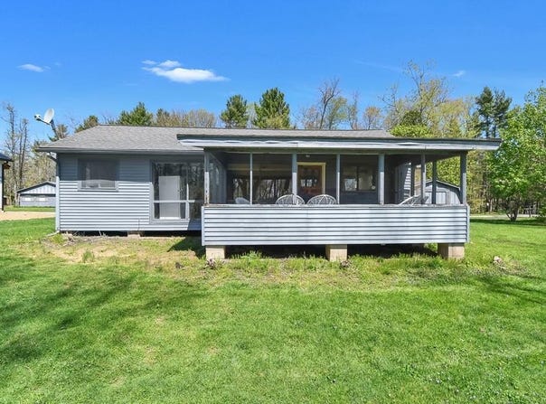 4372 Leisure Ln, Perrysville, OH 44864