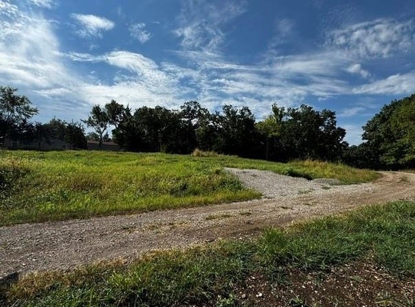 17 Hillcrest Lane, Linn Valley, KS 66040