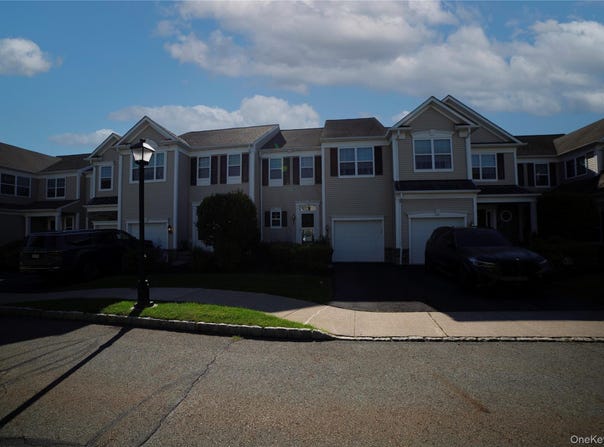 10 Bainbridge Place, Newburgh, NY 12550