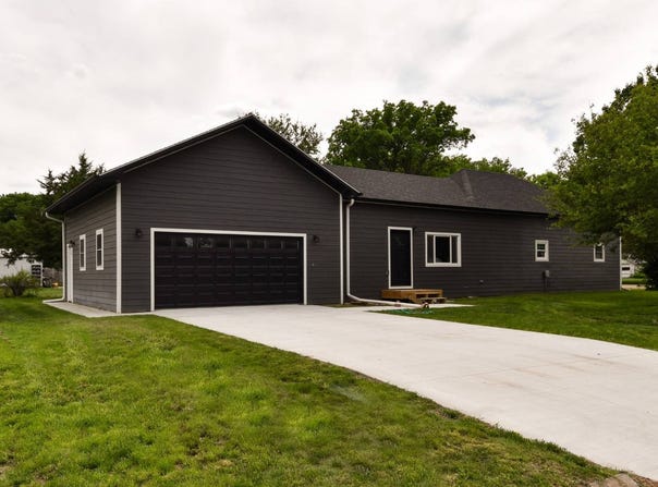 914 Norton St, Cambridge, NE 69022