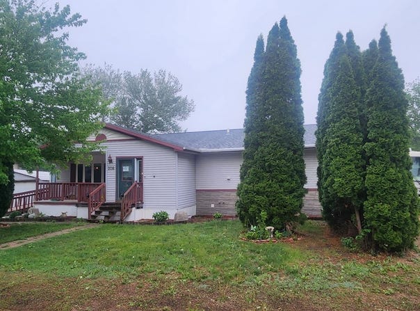 208 S Clark St, Viborg, SD 57070