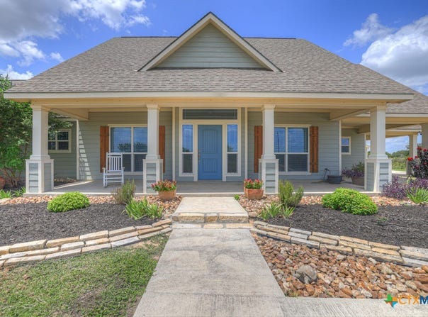 2048 E Martindale Road, Seguin, TX 78155