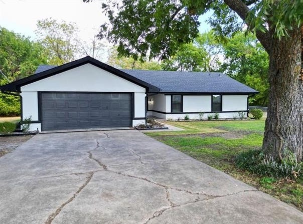 206 N Crownpoint Drive, Ada, OK 74820