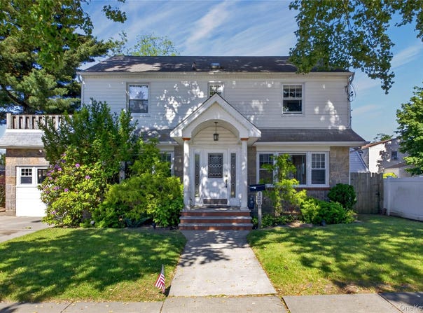 125 Hanson Place, Malverne, NY 11565