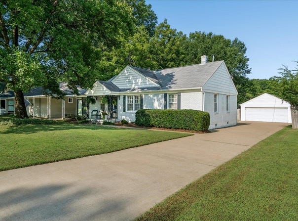 1157 COLONIAL Rd, Memphis, TN 38117