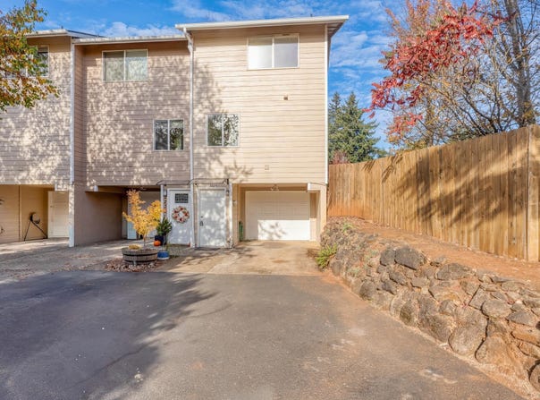 2224 Maplewood Dr S, Salem, OR 97306