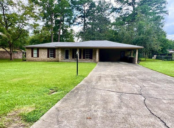 1110 Valley Dr., LAUREL, MS 39443