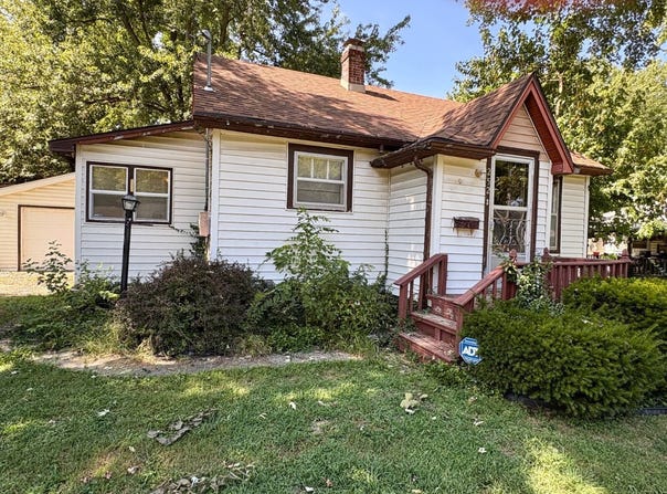 252 Austin Avenue, Flora, IL 62839