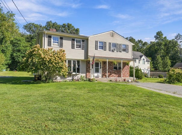 3320 County St, Somerset, MA 02726