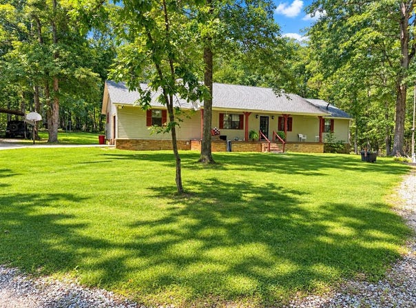 360 JADE Rd, Savannah, TN 38372