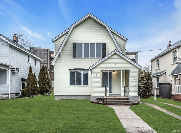 11 Merton Avenue, Lynbrook, NY 11563