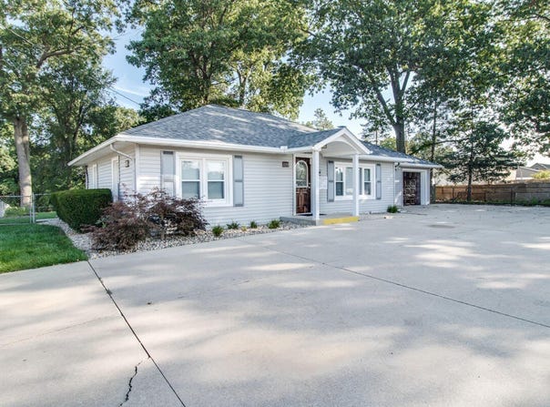 290 N 30th Street, Springfield, MI 49037