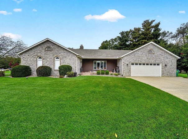57271 Sandy Pine Trail, South Bend, IN 46619